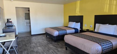 Lodi Hotel | Grapevine Inn