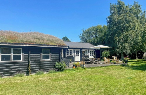 Vordingborg House | Grass-roofed cottage with fruit garden in Skaverup