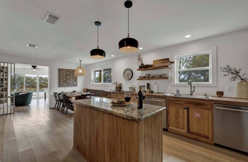 Johnson City House | Grasslands: Pool+Hot-Tub+Views on 290 Wine Trail!