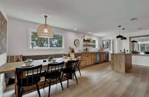 Johnson City House | Grasslands Pool Hot Tub Hill Country Views