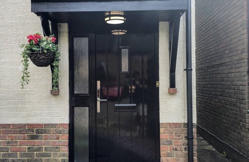 Horley House | Grassmere - Free parking in cul-de-sac