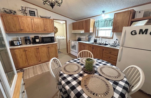 Wilderness House | Grassy Meadow Getaway - HOT TUB!