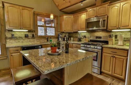 Chatsworth Cabin | Grassy Mountain View