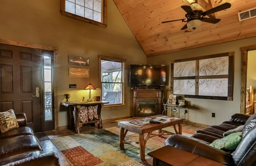 Chatsworth Cabin | Grassy Mountain View