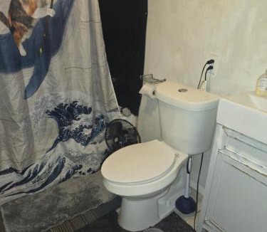 Atlanta Hostel | Grateful Hemphill B