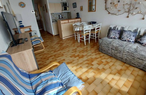 Le Grau-dʼAgde Apartment | GRAU D'AGDE: T2 cabin on the SEA FRONT