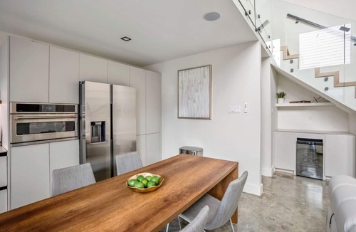 East Downtown Houston House | Gray loft · The O’Four Lofts - Grayscale Lux