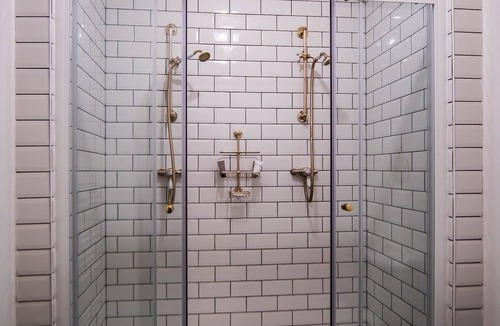 Cholderton Hotel | Gray Manor Hotel