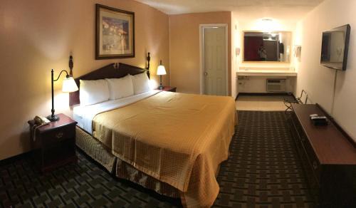 Marion Hotel | Gray Plaza Motel, Marion IL