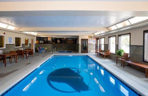 West Yellowstone Hotel | Gray Wolf Inn & Suites