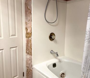 Albion Bed & Breakfast | Graystone Manor