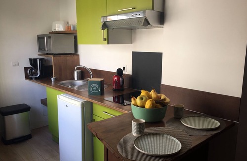 Saint-Martin Apartment | GRD STUDIO (35m2) GROUND FLOOR/NEW DECO WOOD CTRE 5MN ON FEET, BUS AT 1 EURO