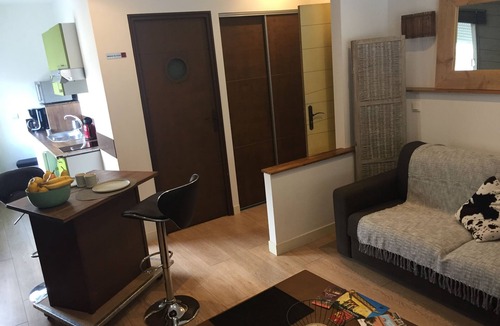 Saint-Martin Apartment | GRD STUDIO (35m2) GROUND FLOOR/NEW DECO WOOD CTRE 5MN ON FEET, BUS AT 1 EURO