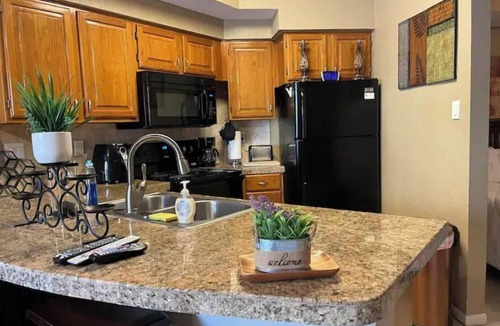 Highland Lake Estates Condo | Great 1 bedroom, Pool/Gym Great Lake Travis Views