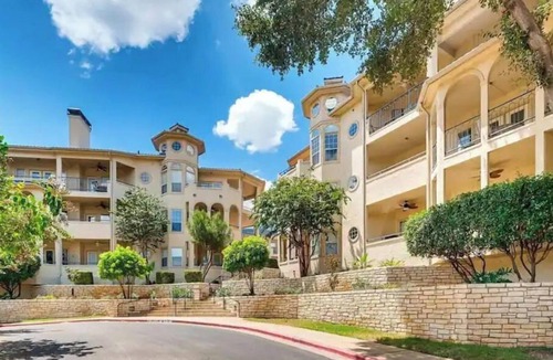 Highland Lake Estates Condo | Great 1 bedroom, Pool/Gym Great Lake Travis Views