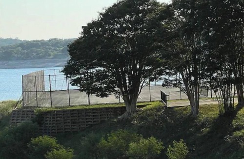 Highland Lake Estates Condo | Great 1 bedroom, Pool/Gym Great Lake Travis Views