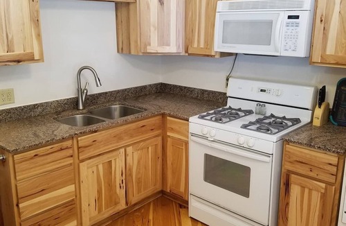La Crosse House | Great 1 Bedroom unit with easy access to everything