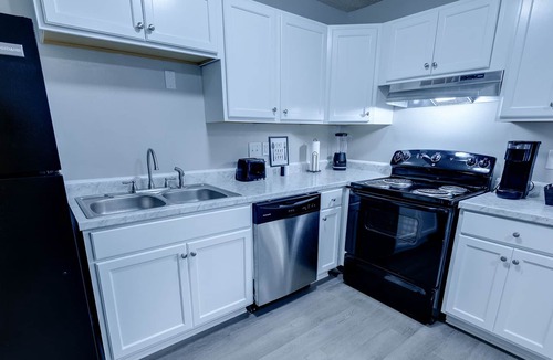 Hannon Park Condo | Great 2 and bedroom near downtown