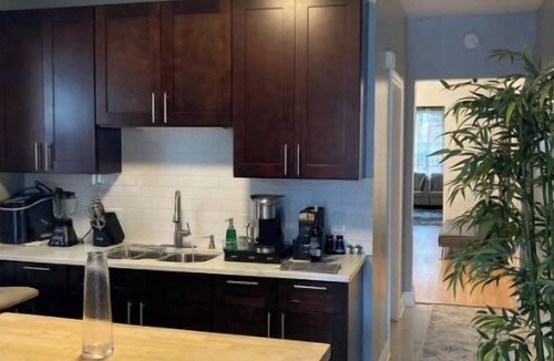 Avondale House | Great 3 bedroom rental unit near Logan Square