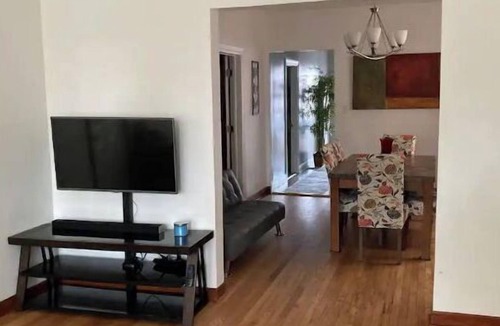 Avondale House | Great 3 bedroom rental unit near Logan Square