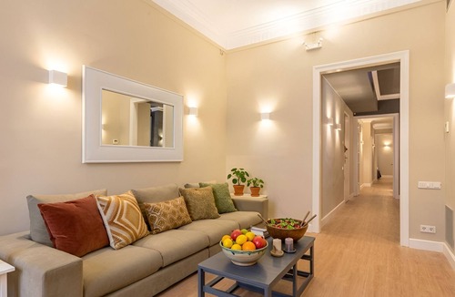 Sant Antoni Apartment | Great 5 bedroom Acomodis Apartment with 2 bathrooms in the modern L'Eixample!