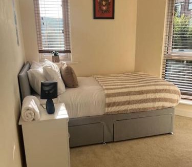 Cradley Apartment | Great Ambience 3-Bedroom for Groups & Contractors