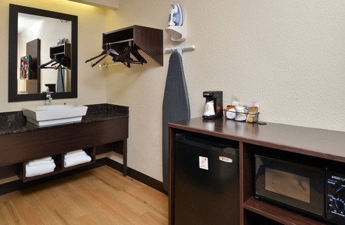 Secaucus House | Great Amenities & Convenient Location! Parking!