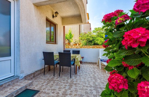 Cove Murtar Apartment | Great apartment Meri 3 with barbecue and garden