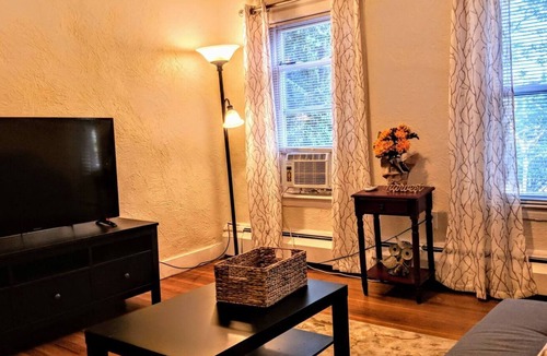 West Cambridge Apartment | Great Apartment on River/Harvard Square two blocksn