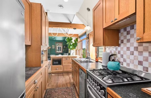 East Hillside Apartment | Great apartment with an incredible view!