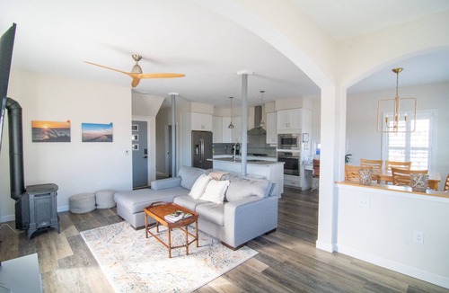 Broadkill Beach House | Great bay block home in Broadkill! 702 N Bayshore
