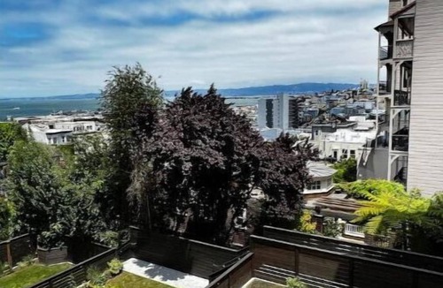 Russian Hill Apartment | Great Bay Views in Russian Hill