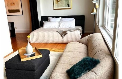 Russian Hill Apartment | Great Bay Views in Russian Hill