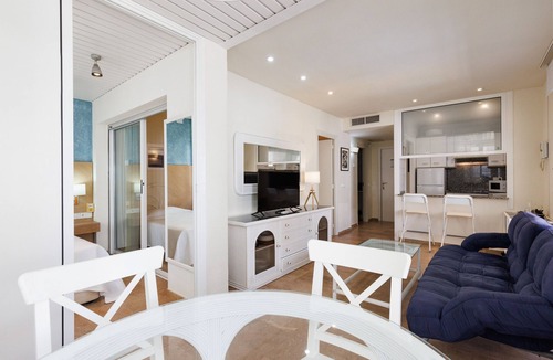 Salou City Centre Apartment | Great Beachfront Apartment · AirCon · Parking · Pool · CENTER I