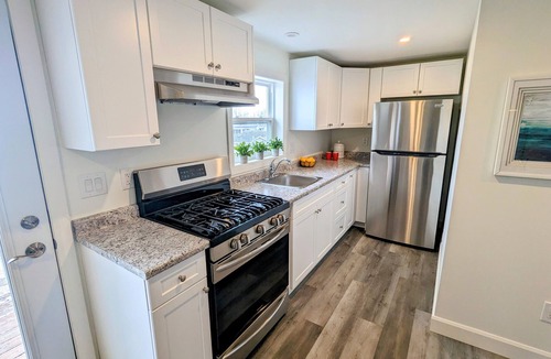 Drummond-North Elmsley Hotel | Great Blue Resorts - McCreary's Beach