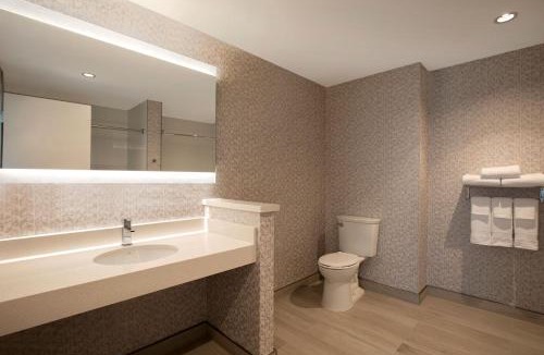 Scugog Hotel | Great Blue Heron Hotel