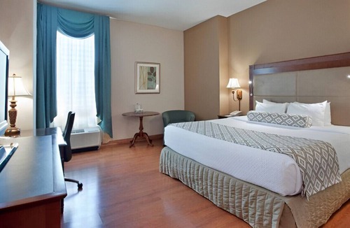 Downtown House | Great & Comfortable for Vacationers! W/ Pool