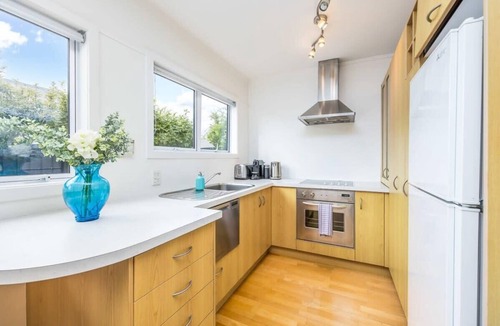 St. Mary's Bay Apartment | Great cosy one bedroom in St Marys Bay