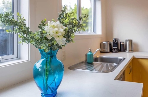 St. Mary's Bay Apartment | Great cosy one bedroom in St Marys Bay