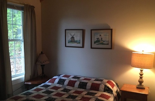 Salisbury Cottage | Great cottage to unplug and relax on the lake - Sleeps 6