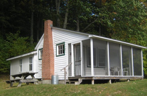 Salisbury Cottage | Great cottage to unplug and relax on the lake - Sleeps 6