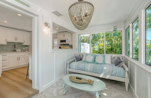 Ilexhurst Cottage | GREAT COTTAGE w/Heated Pool, Dog- See Note - Allowed, FREE WiFi/Trolley, Steps to Beach, Dining.