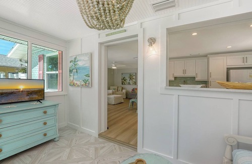 Ilexhurst Cottage | GREAT COTTAGE w/Heated Pool, Dog- See Note - Allowed, FREE WiFi/Trolley, Steps to Beach, Dining.