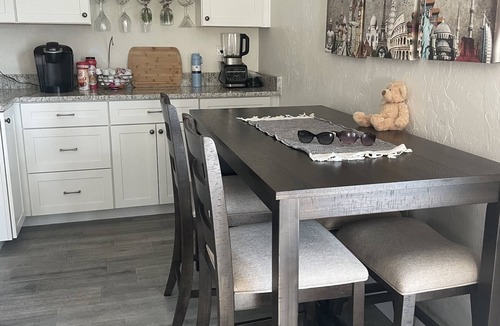 Villas Condo | Great couples get away minutes from the beaches!