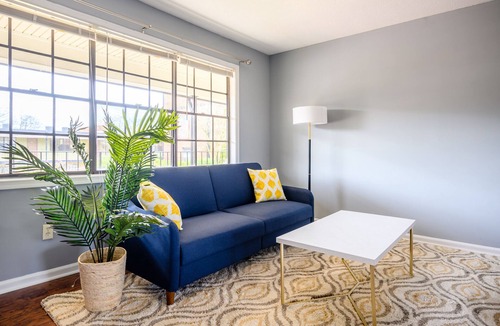 Downtown Apartment | Great Deal 1BR w/Pool, Long Stay Offers