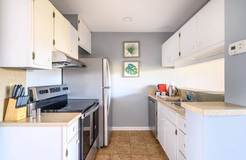 Downtown Apartment | Great Deal 1BR w/Pool, Long Stay Offers
