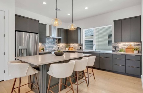 Riverside House | Great Deal, 6bd, Pool, Game Room & Chef Kitchen