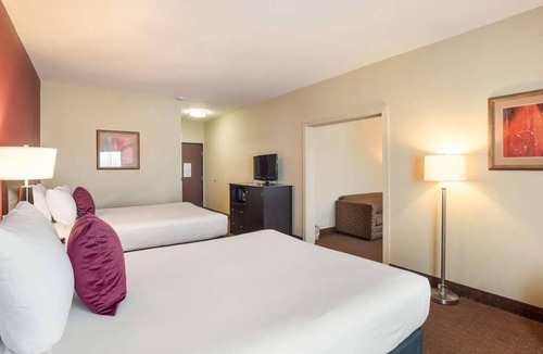 Saint Landry Hotel | Great Deals at Knights Inn Bunkie! Pool, Free Breakfast, Free Parking