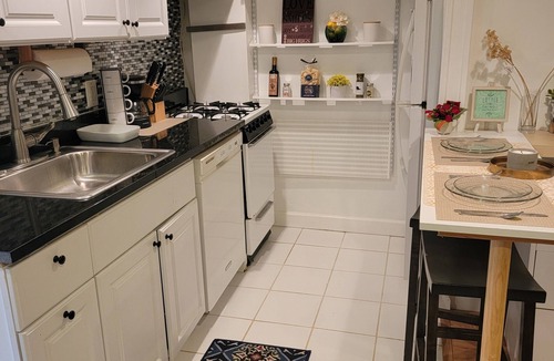 Del Ray House | Great Delray, Alexandria, Lower Unit, SAFE, big backyard, metro,nnear Old Town