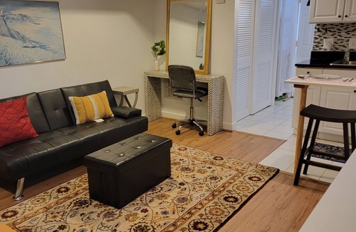 Del Ray House | Great Delray, Alexandria, Lower Unit, SAFE, big backyard, metro,nnear Old Town